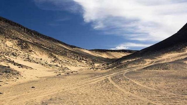 2 Day tour to the White Desert and Bahariya Oasis from Hurghada by flight — photo 5