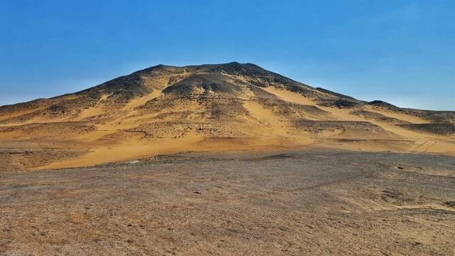 4 days tour to the white desert with Djara Cave and Bahariya oasis from Cairo — photo 7