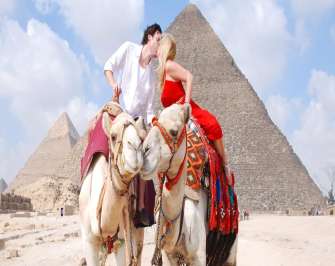 Day Tour To Pyramids Of Giza and Egyptian Museum