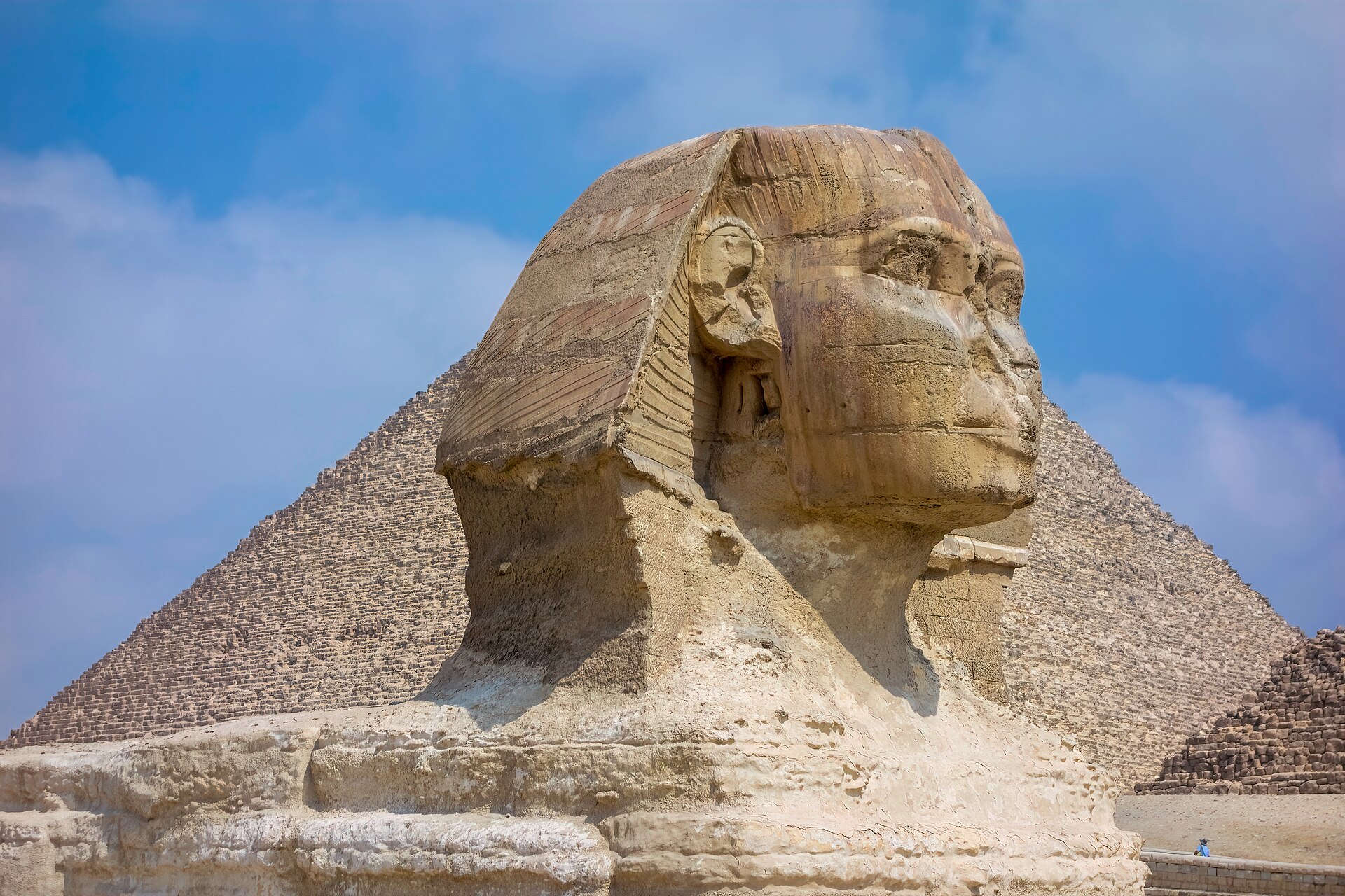 Day trip to Giza Pyramids and Sakkara from Hurghada