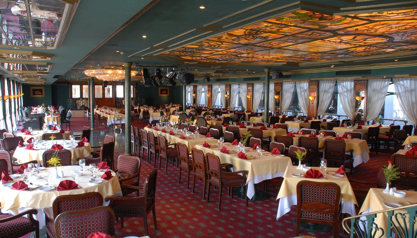 Nile Maxim Dinner Cruise Experience at Cairo